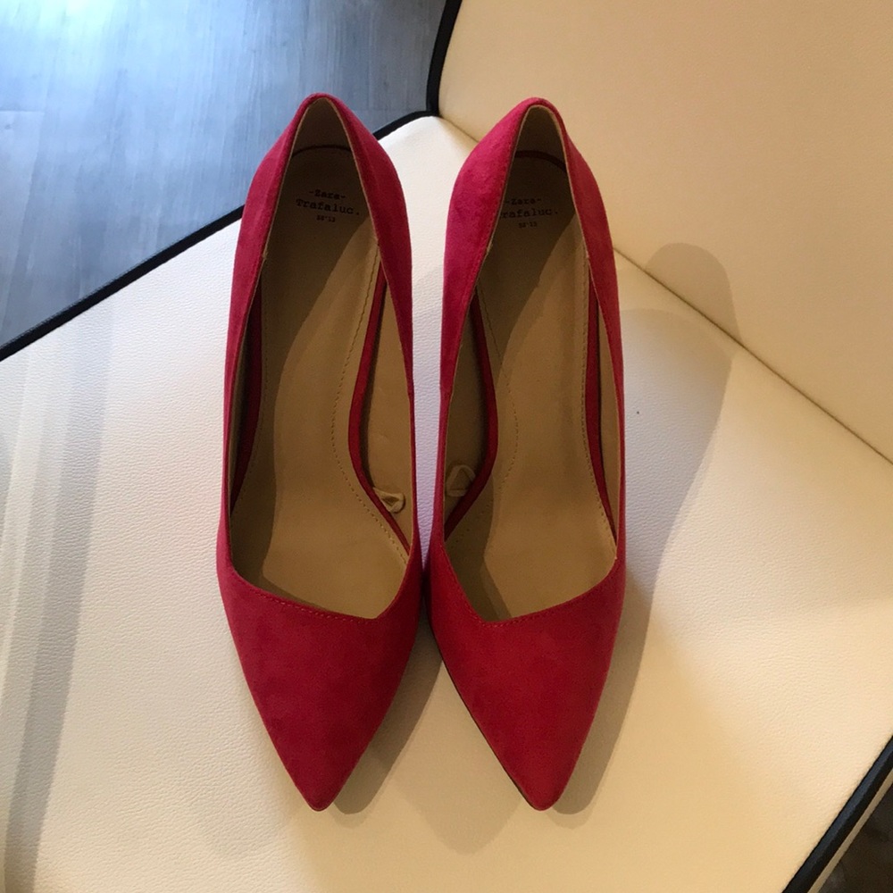 Red Pumps